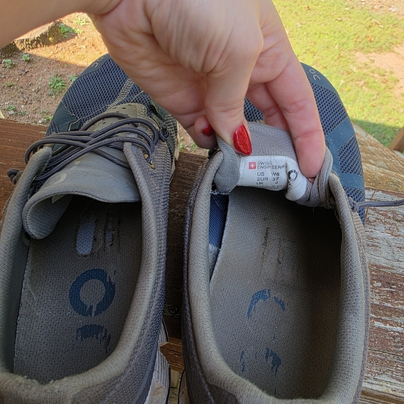 On Cloud Women's Athletic Shoes in Gray and Blue Size 6 - Picture 3 of 6